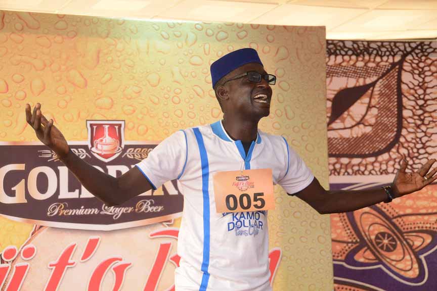 Salam Wasiu Olanrewaju, an Agricultural Engineering graduate of Federal University of Technology, performing on stage during the Goldberg Fuji t’o Bam audition held at Egbeda, Lagos