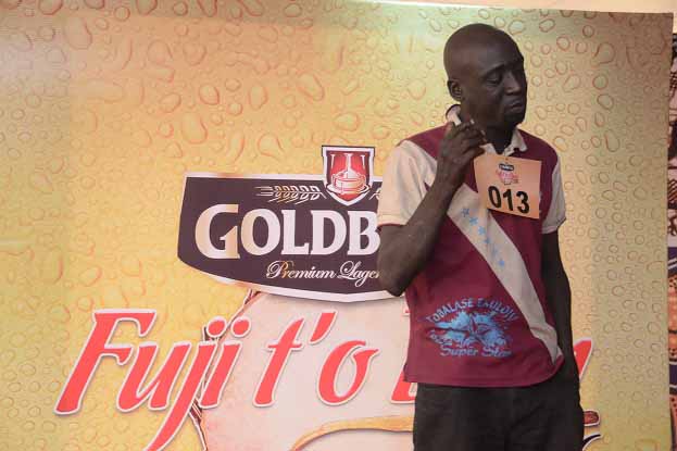 Ibraheem Kareem, a blind man who came from Ilorin, Kwara State performing on stage during the Goldberg Fuji t’o Bam audition held at Egbeda, Lagos 