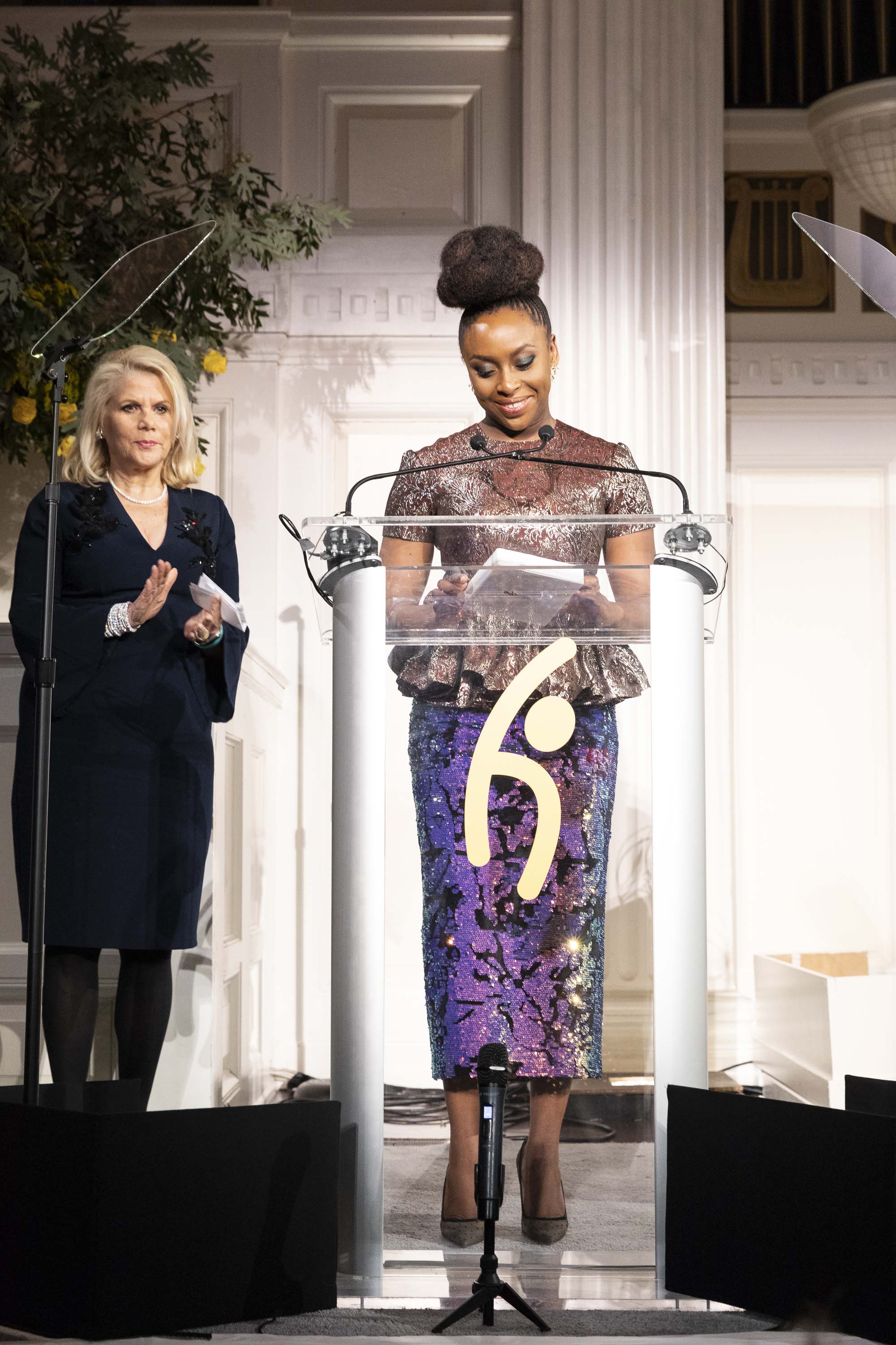  Chimamanda Ngozi Adichie Receives “Thought Leadership” Award From Global Hope Coalition-marketingspace.com.ng