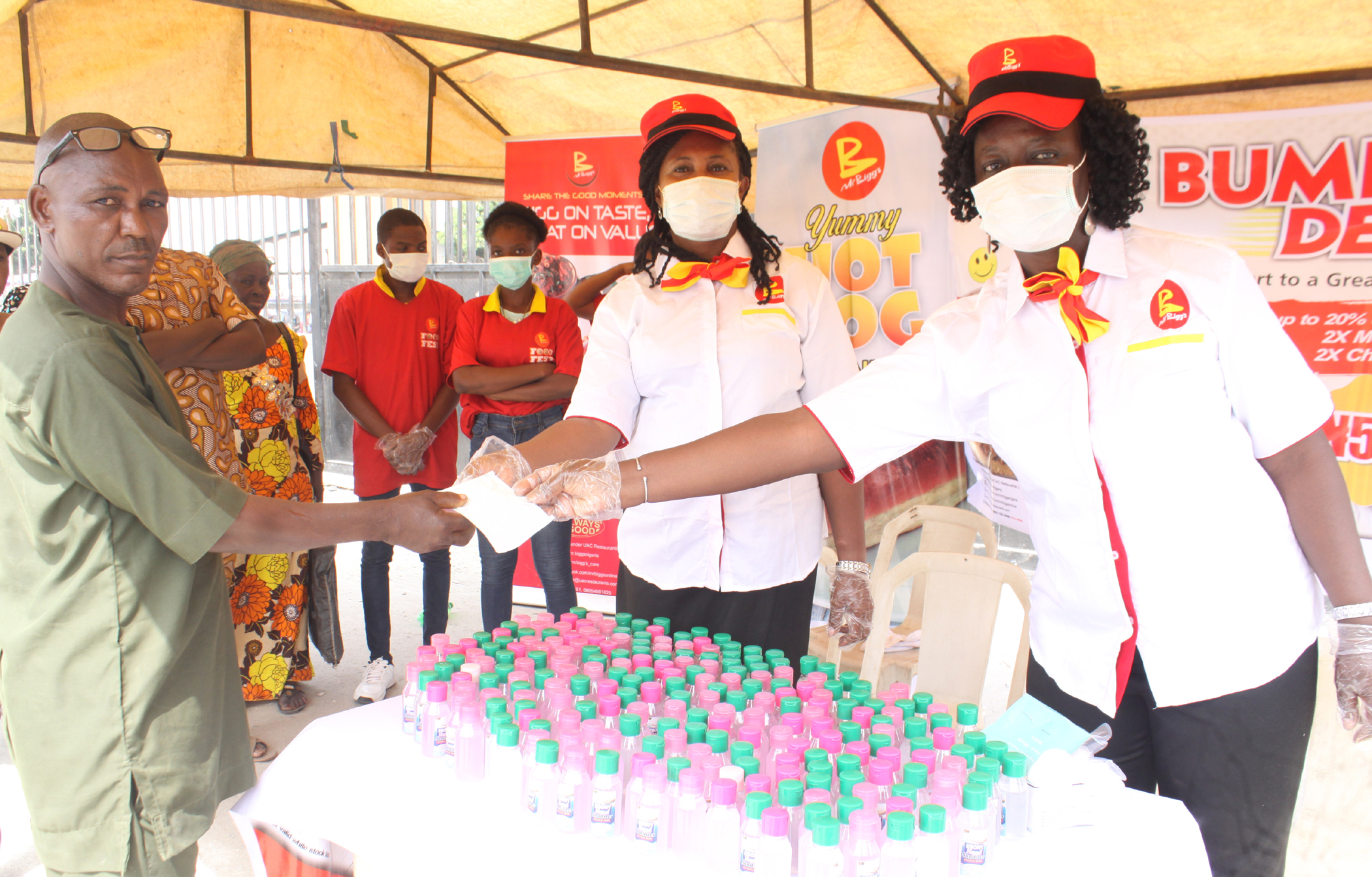 Mr Bigg’s Gives Out Over 400 Sanitizers, Nose Mask, Gloves At Ile-Epo Market-marketingspace.com.ng
