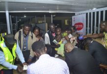 Airtel Donates Phones, Sims, Airtime To South Africa Returnees Airtel Donates Phones, Sims, Airtime To South Africa Returnees-marketingspace.com.ng