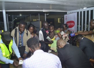 Airtel Donates Phones, Sims, Airtime To South Africa Returnees Airtel Donates Phones, Sims, Airtime To South Africa Returnees-marketingspace.com.ng