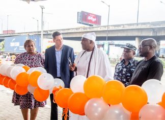 SIFAX ICT Donates Bus Stop To Ijora Community SIFAX ICT Donates Bus Stop To Ijora-marketingspace.com.ng